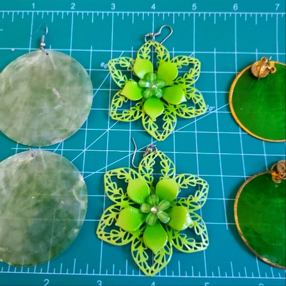 3 Pair of green earings!